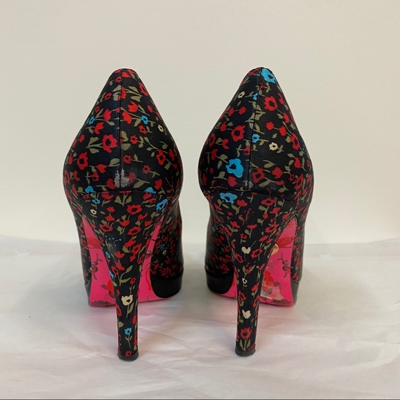 Betsy Johnson Rosy II Black Satin Flower Print - Picture 4 of 7